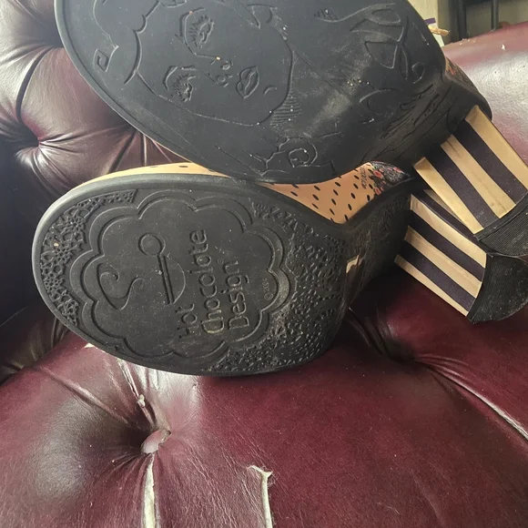 Elegant Floral Polka Dot Heels - Picture 5 of 5